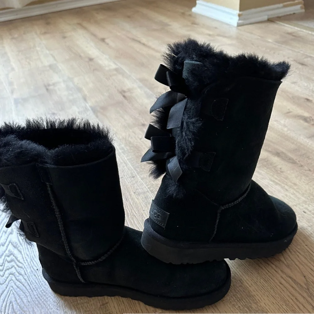 UGG black size 7 - Picture 1 of 1